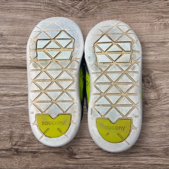 Saucony 9.5 (Tdler) Gray & Lime Sneakers with Velcro Straps. GUC. Ofrs welcome. - Picture 5 of 8